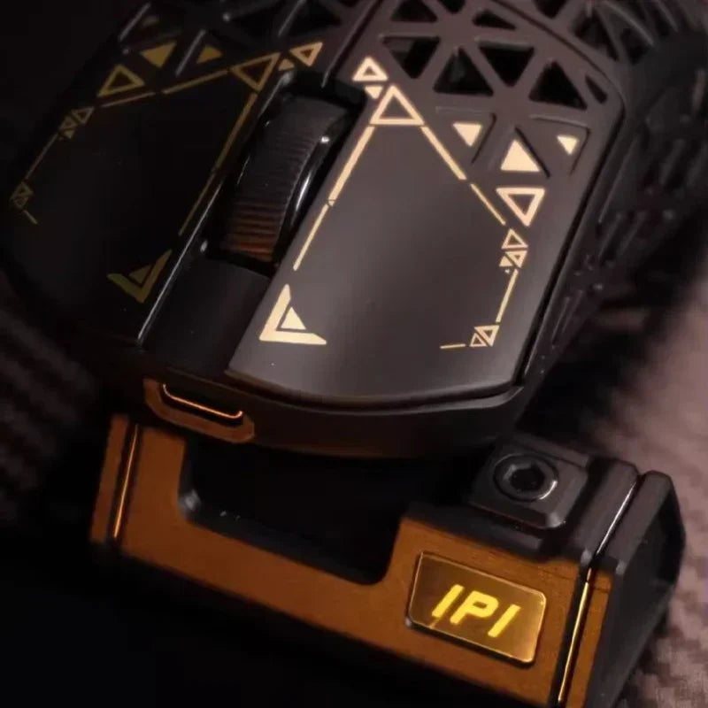 IPI Float Wireless Carbon Fibre Mouse Tri Mode 8K Paw3395 Bluetooth Gaming Mouse 8000Hz Hollow Out Mice Customize For E-sports